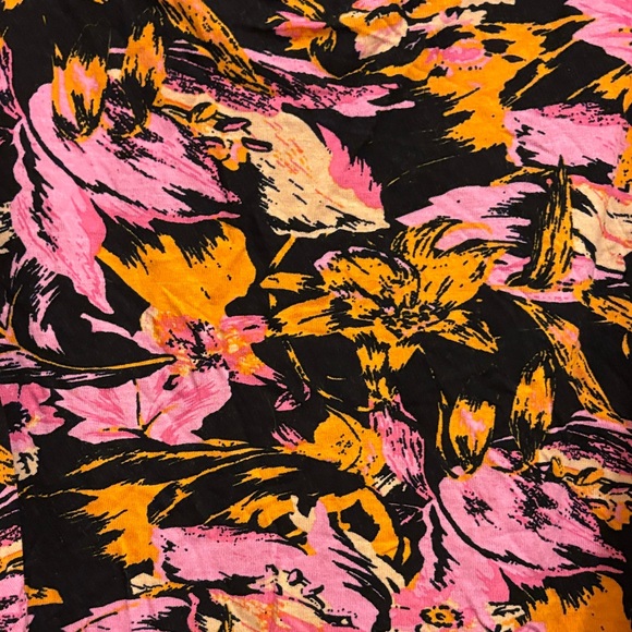 Floral Sleeveless Romper - Picture 2 of 5